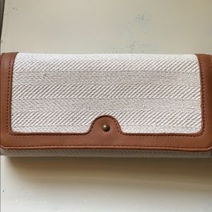 Universal thread (Target) wallet